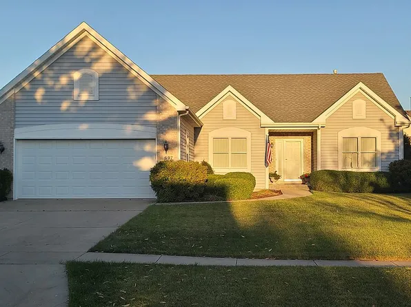 697 Indian Ridge Dr, Antioch, IL 60002