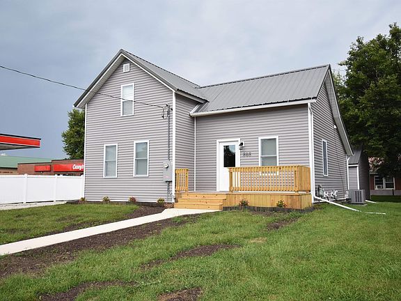 2nd image of 808 1st St W