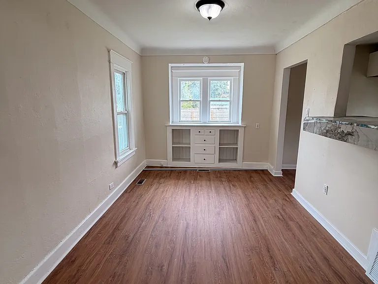 3218 Cottage Ave — Photo 5