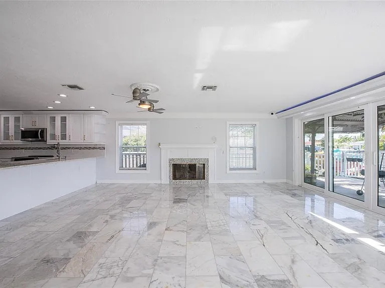 551 Crystal Dr — Photo 19