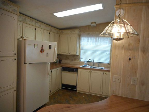 3rd image of 114 Danny Dr