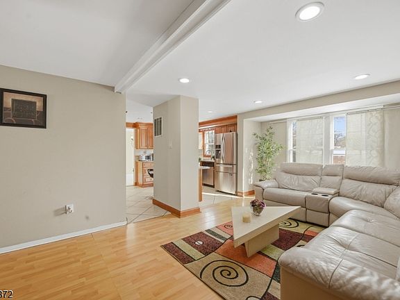 3rd image of 39-41 Woodland Rd