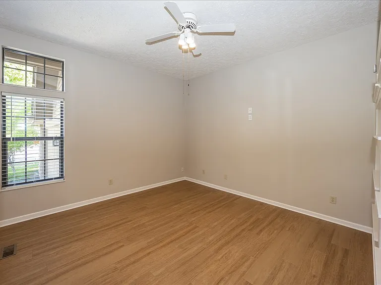 11179 Avery Row — Photo 18