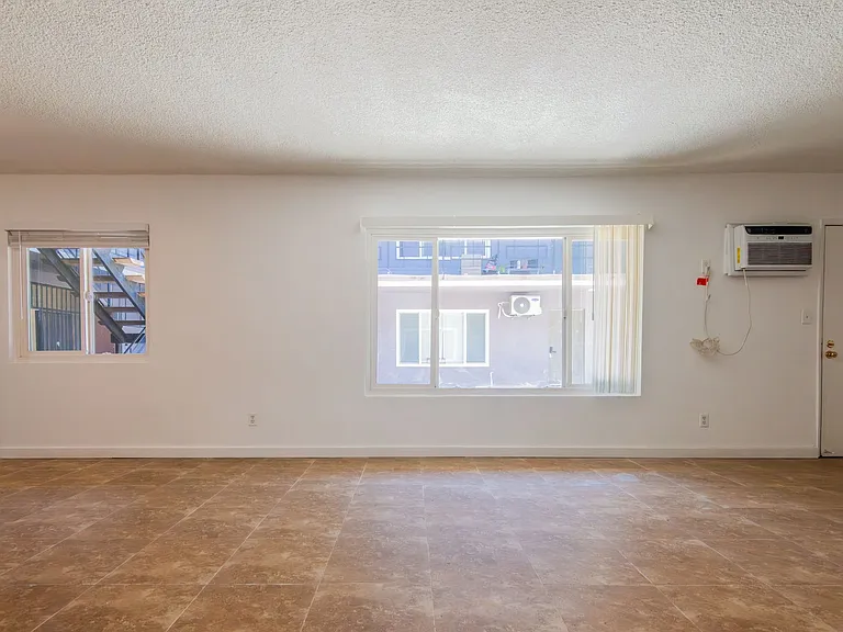 Vanowen Street Residences — Photo 4