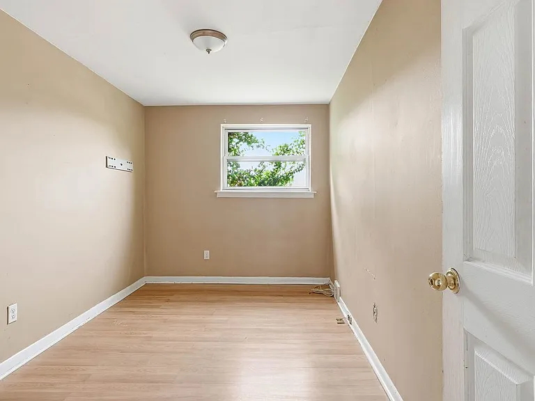 2217 Hoffnagle St — Photo 9