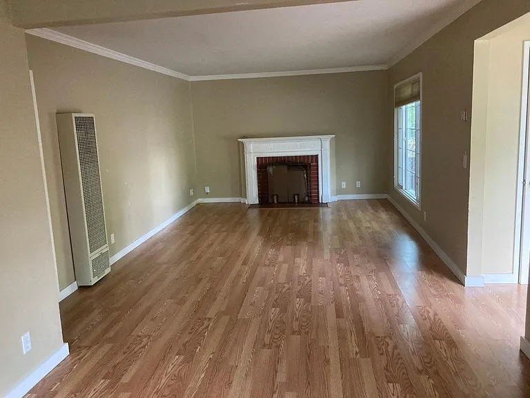 210 Wilton Ave — Photo 3