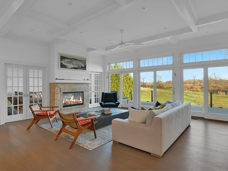 34 Fairlawn Dr — Photo 3