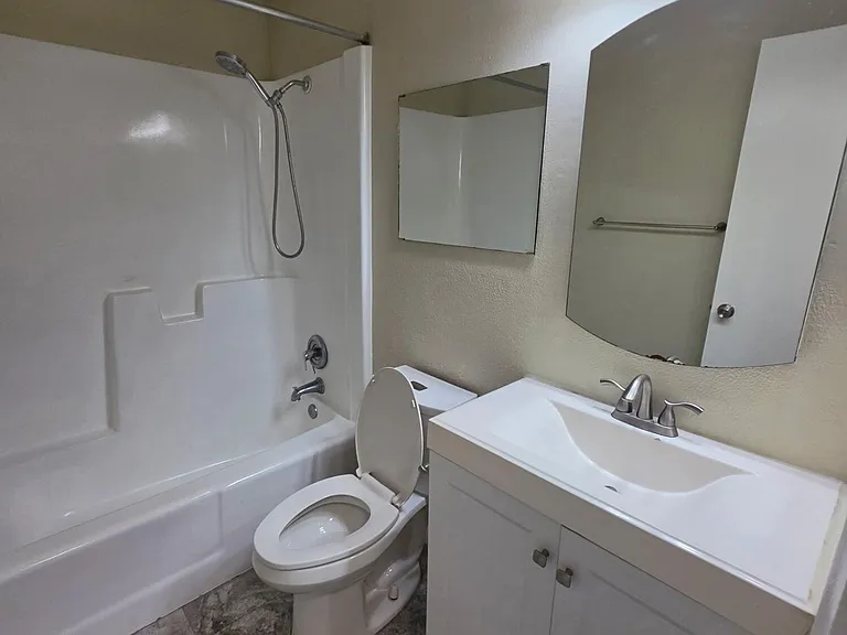 5168 NE 6th Ave #424 — Photo 5