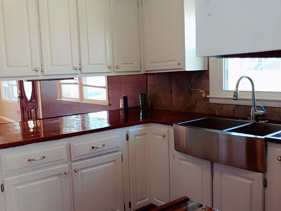 2nd image of 2933 Lake Dr