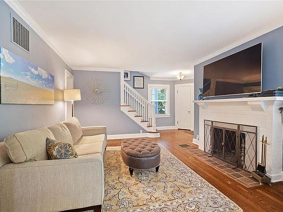 5th image of 7 E 70th St