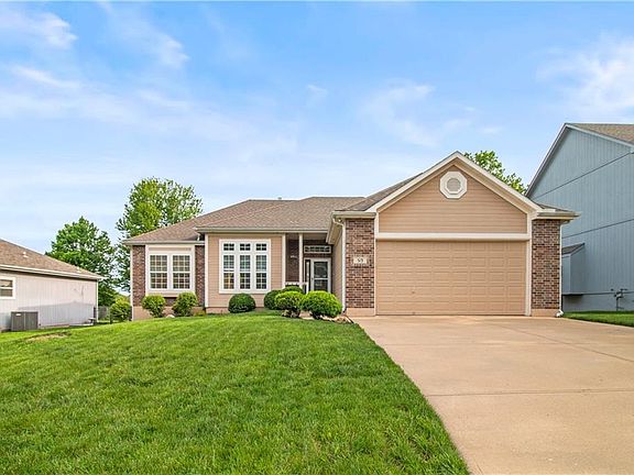 2nd image of 513 NE Hans Dr