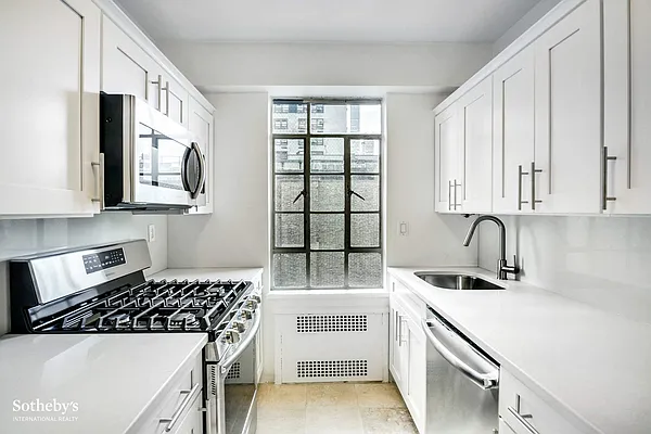 Rented by Sotheby's International Realty | media 25