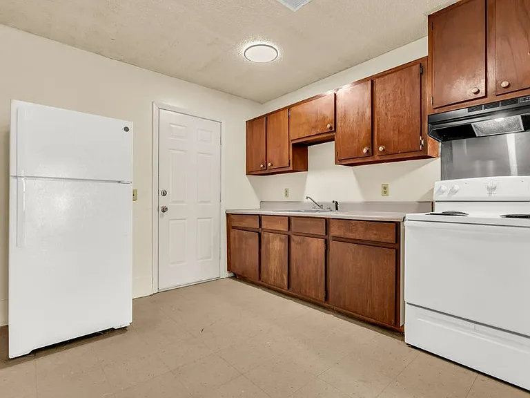 95 Cottrell St #8 — Photo 3