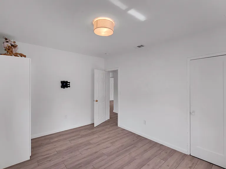 565 NW 49th St — Photo 23