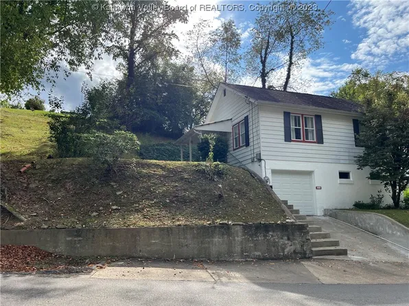 4801 Country Club Blvd, South Charleston, WV 25309