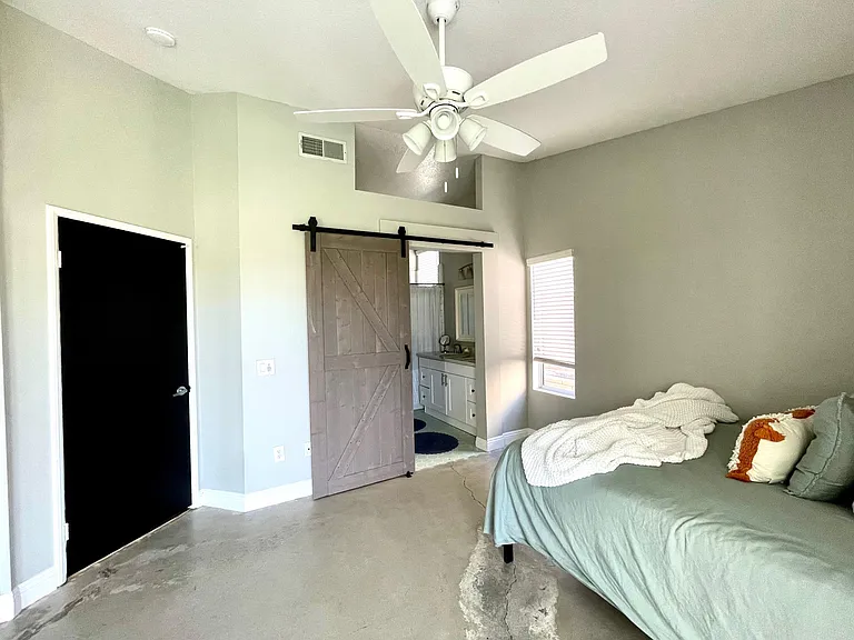 Kristin Ln — Photo 25