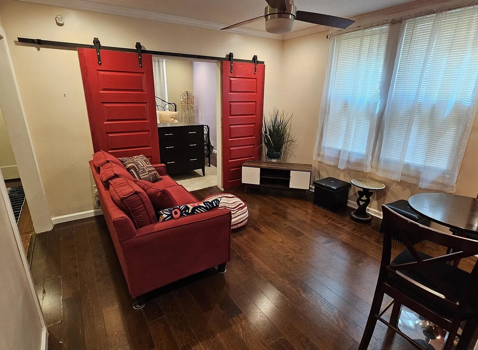 2 bed, 1.0 bath, $2,275 — Photo 2