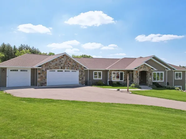 W7415 Oak Ter, Pardeeville, WI 53954