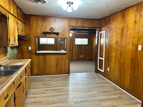 4th image of 4788 Bowen Ave