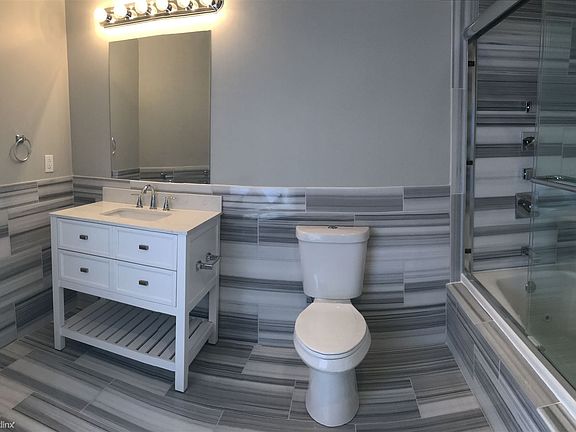 Spa Shower & Whirlpool Tub