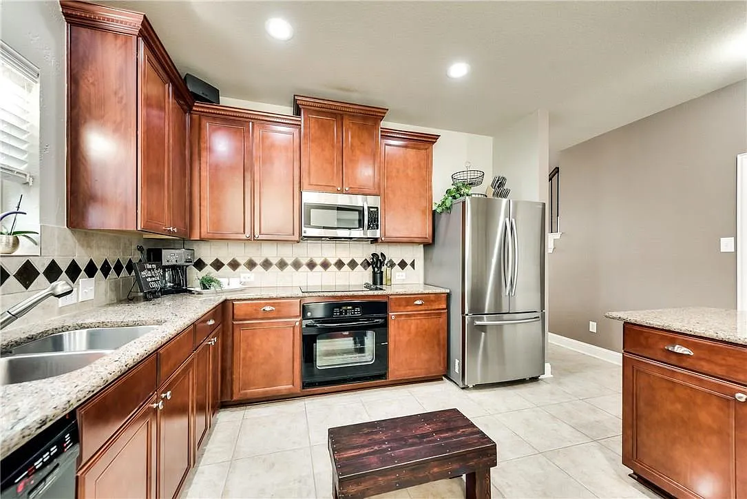 3824 Jeanette Ln — Photo 3
