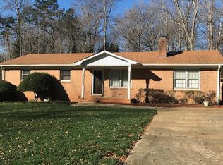 125 Circle Dr, Mount Holly, NC 28120