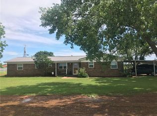 105 Willow Dr, Olney, TX 76374