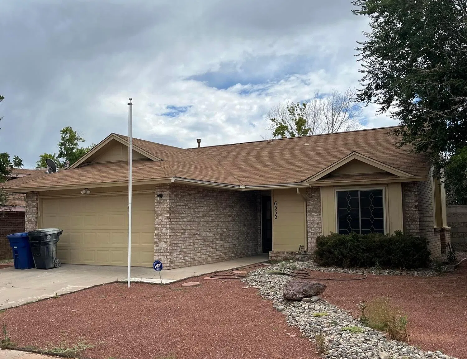 3 bed, 2.0 bath, 1140 sqft, $2,200 — Photo 1