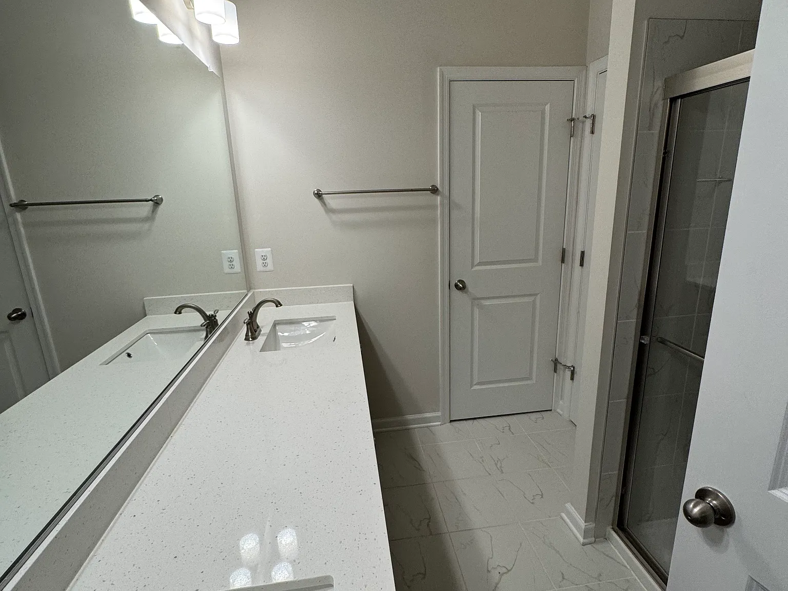 3 bed, 3.5 bath, 1700 sqft, $3,500 — Photo 4