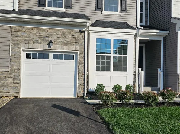 13 Griffin Ln, Monmouth Junction, NJ 08852