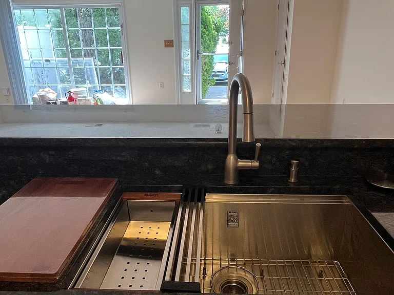 28 Madison Ct — Photo 2