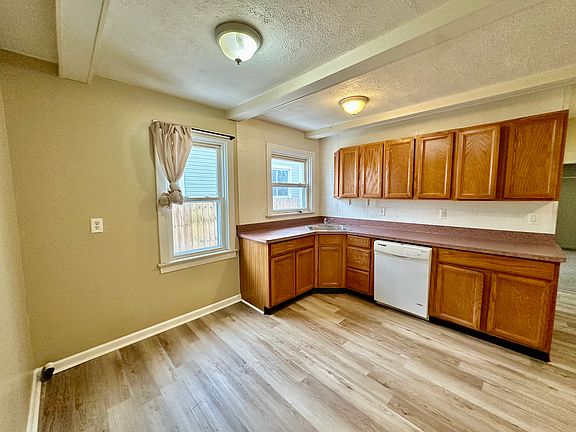 4th image of 30240 Groveland St