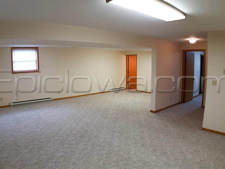 1504 Brookdale Ln NE — Photo 2