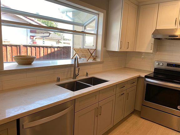 5th image of 1328 Cabrillo Ave