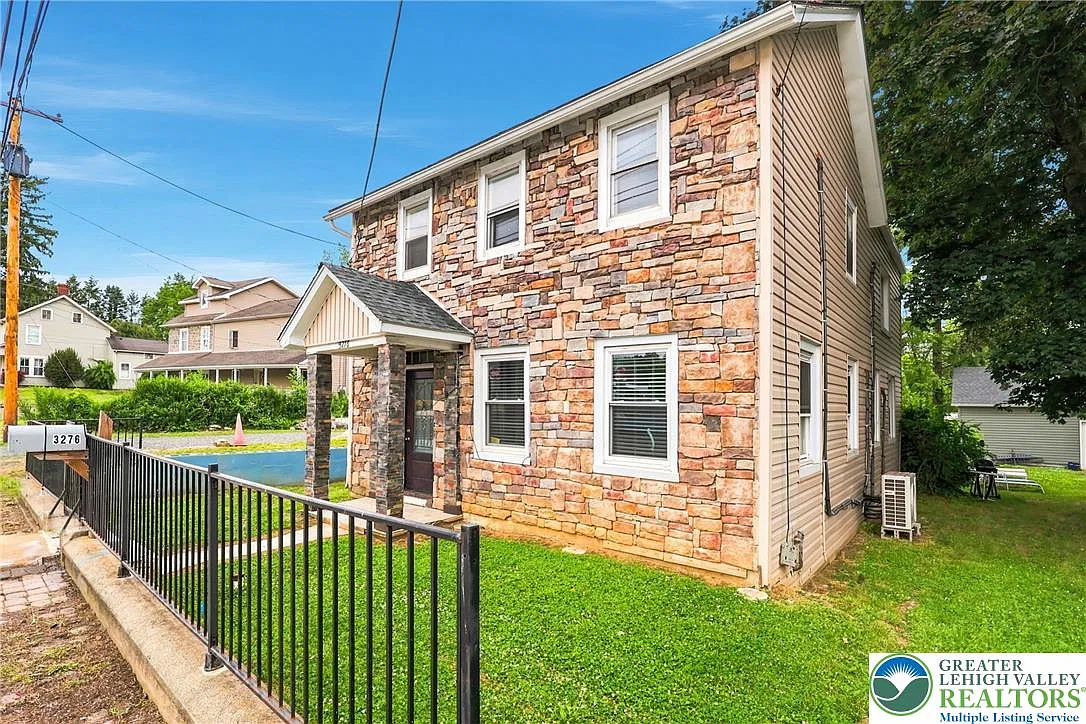 3 bed, 2.5 bath, 1824 sqft, $2,250 — Photo 1