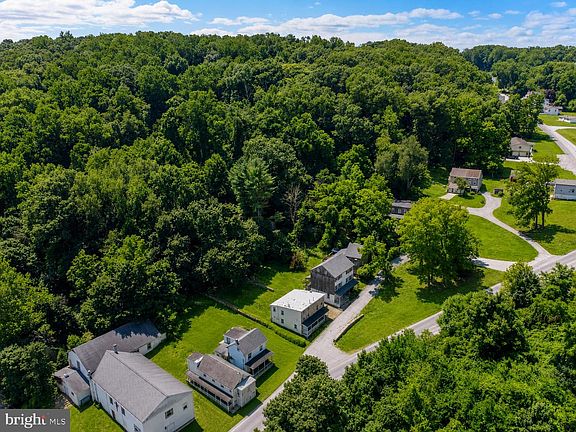 3rd image of 58-60 Irish Ln