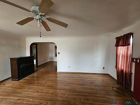 3rd image of 1913 Axtell St