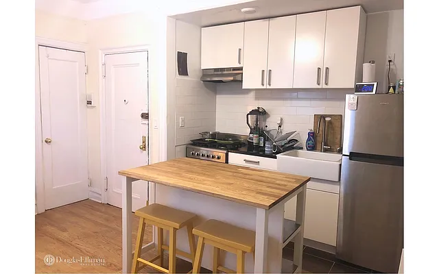 Rented by Douglas Elliman | media 25