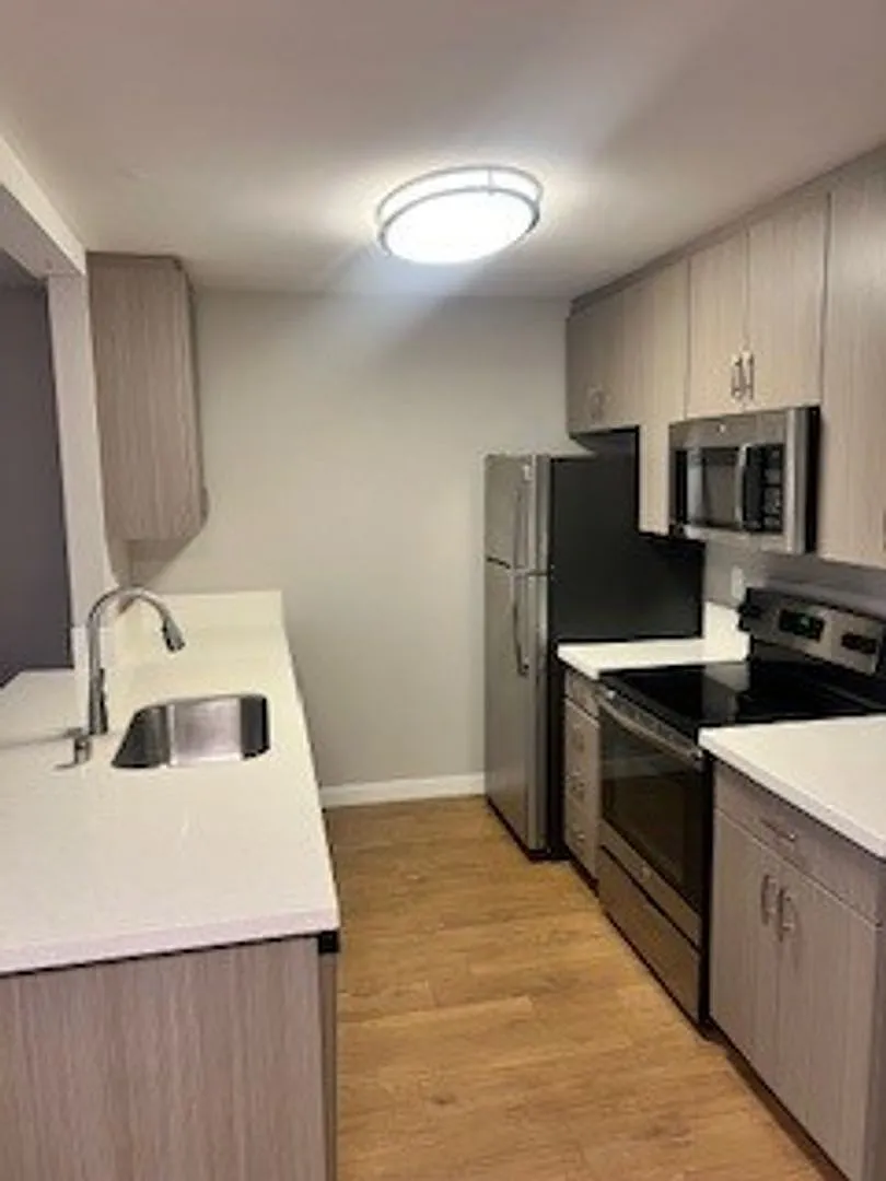 Hartley Apartments — Photo 2