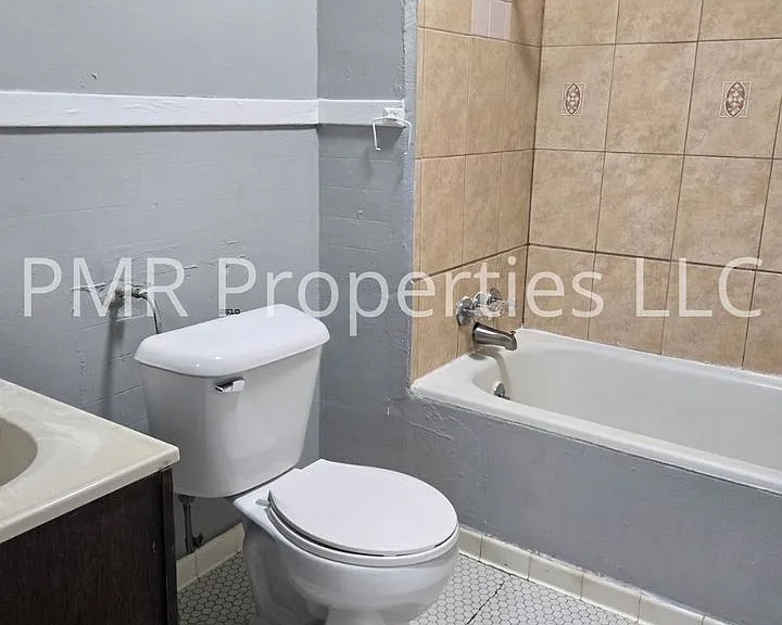 118 Platner St — Photo 7