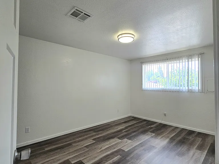 677 Beatty St #8 — Photo 8