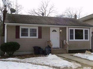 16 Flower Rd, Mastic Beach, NY 11951