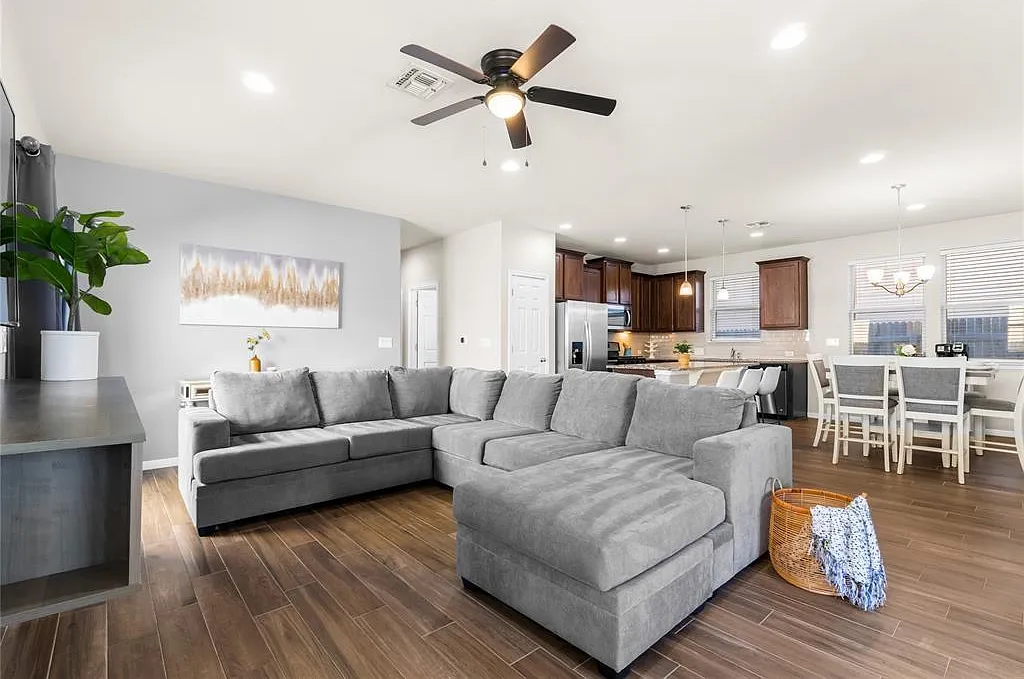 3 bed, 2.0 bath, 1312 sqft, $1,975 — Photo 1