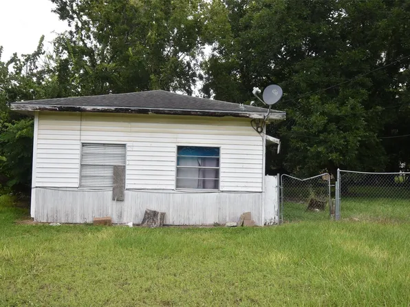 1717 Marguerite St, Bay City, TX 77414