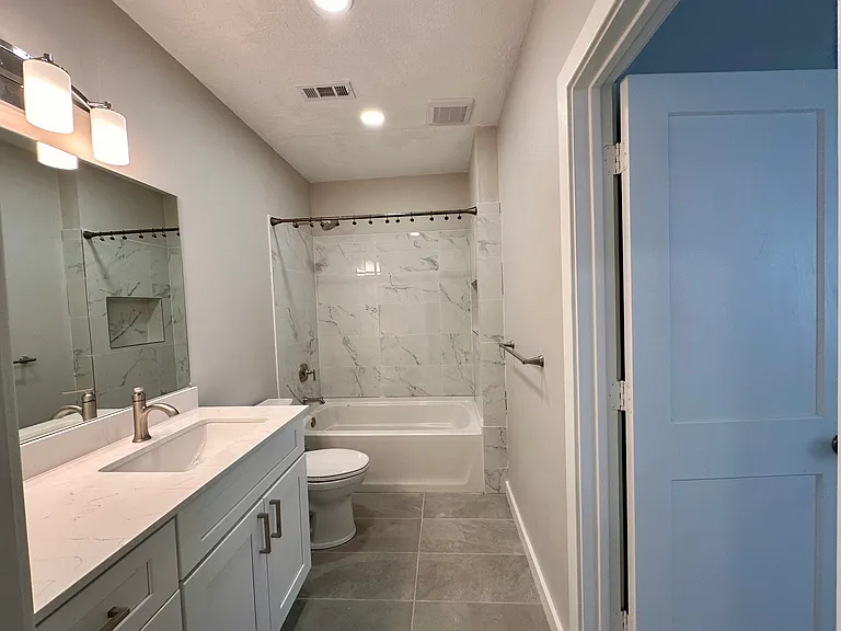 1115 E 400 N — Photo 11