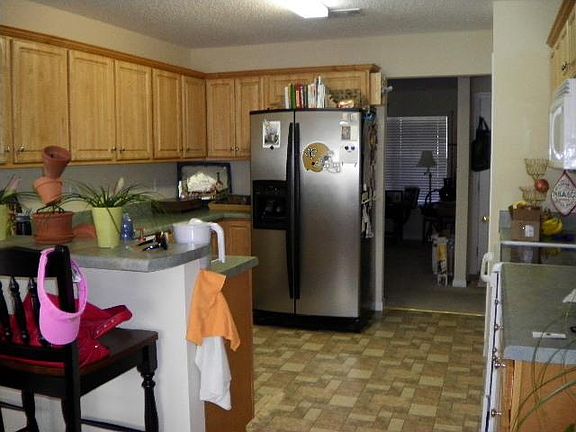 5th image of 137 Conquest Ave