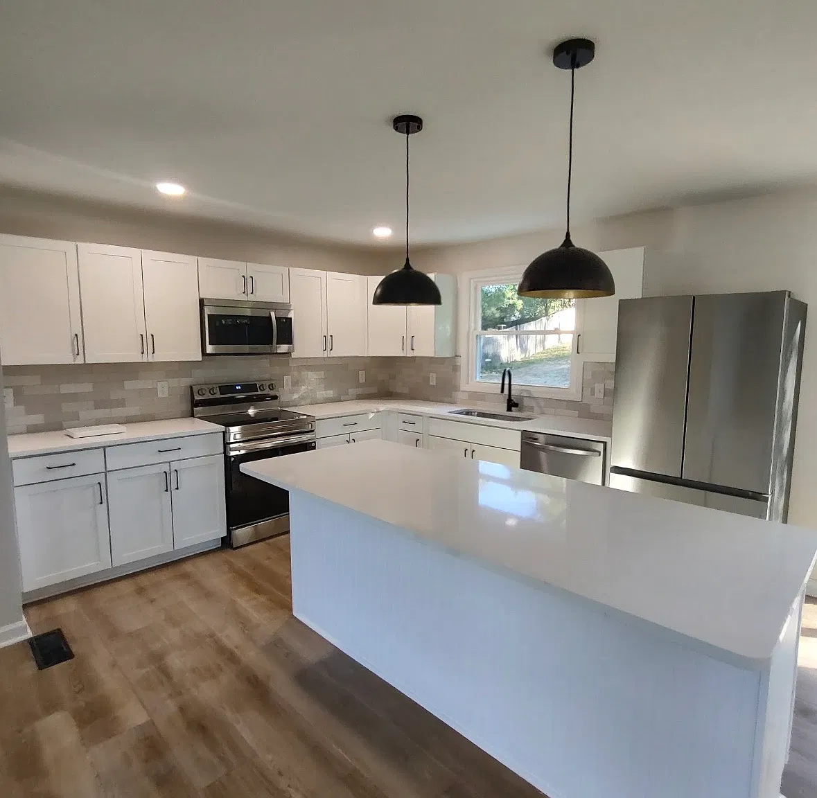 3 bed, 1325 sqft, $2,150 — Photo 4