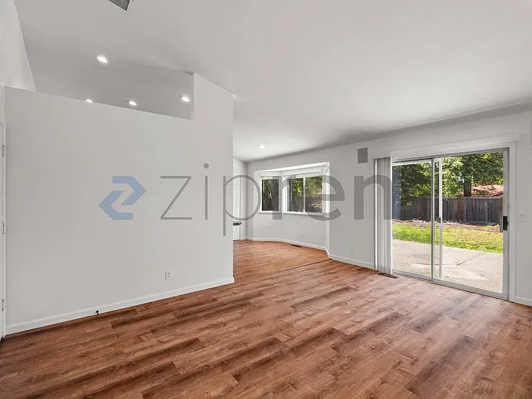 1425 Country Manor Dr — Photo 16