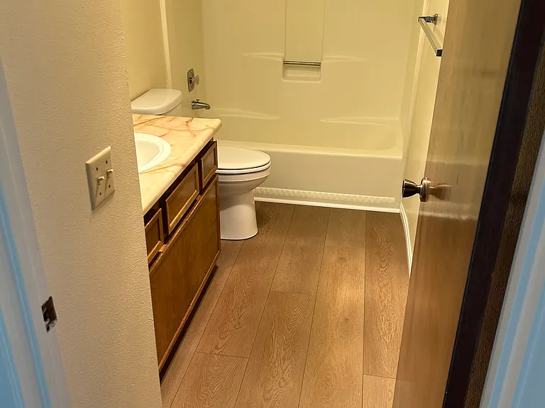1627 Front St #3 — Photo 2