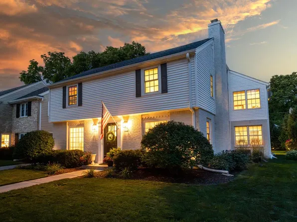 2426 N 93rd STREET, Wauwatosa, WI 53226